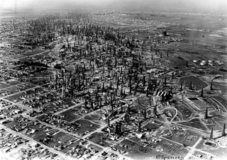 Illustration for article titled Los Angeles Was Once a Forest of Oil Derricks